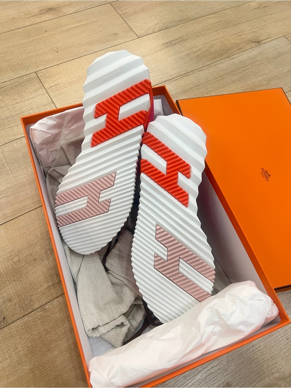 Hermes Women’s Pink & Orange Mesh Casual Sneakers - Picture 2 of 6